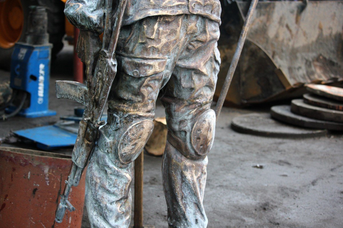 Памятник приближен к идентичному образу солдата 