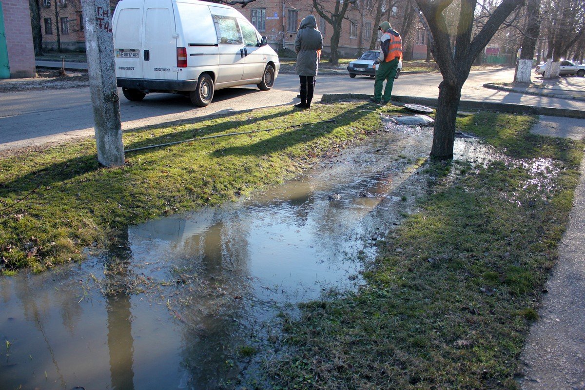 На улицах Мозолевского и Филиппа Орлика забита канализация