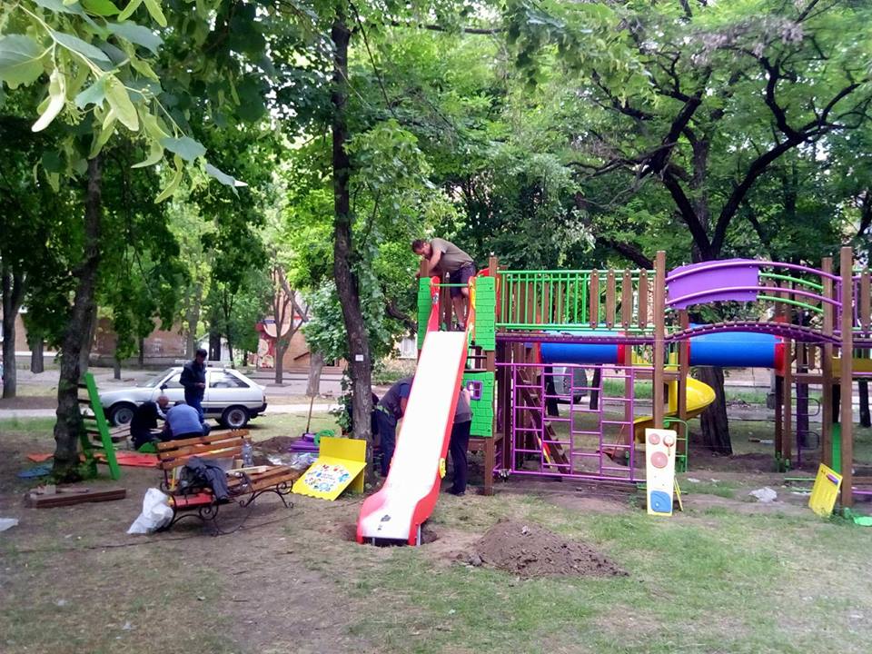 В Никополе на смену старых детских площадок придут новые