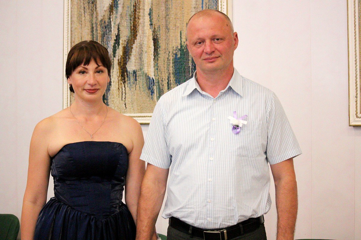 Депутата горсовета Никополя Юлия Мотриченко вместе с супругом 