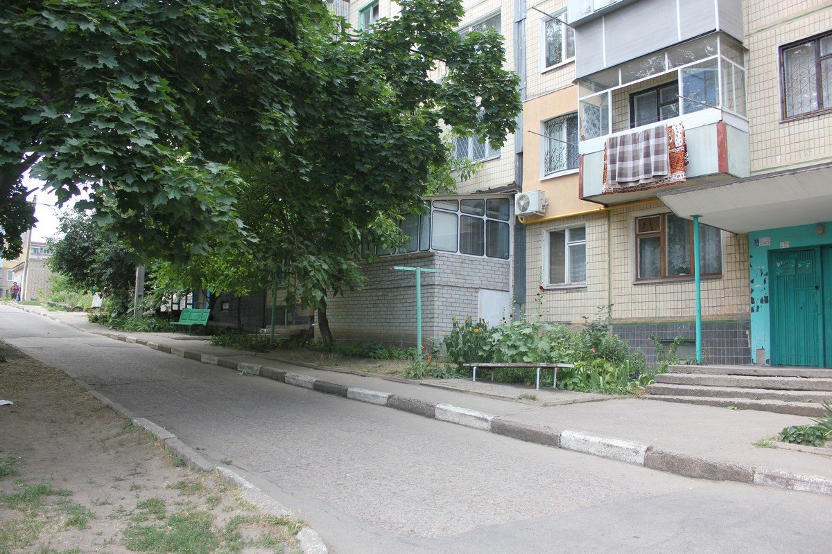 В Никополе жильцы дома на улице Патриотов Украины задыхаются от запаха фекалий