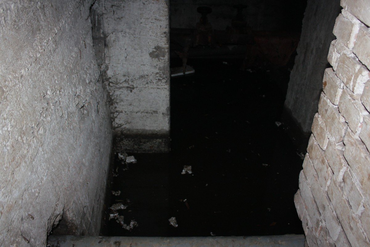 Дождевая вода стекла в подвал дома