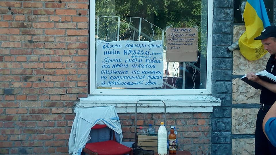 Место на которм экс-кандидат на должность Председателя объединенной общины Ольга Желобкова объявила "сидячий" протест