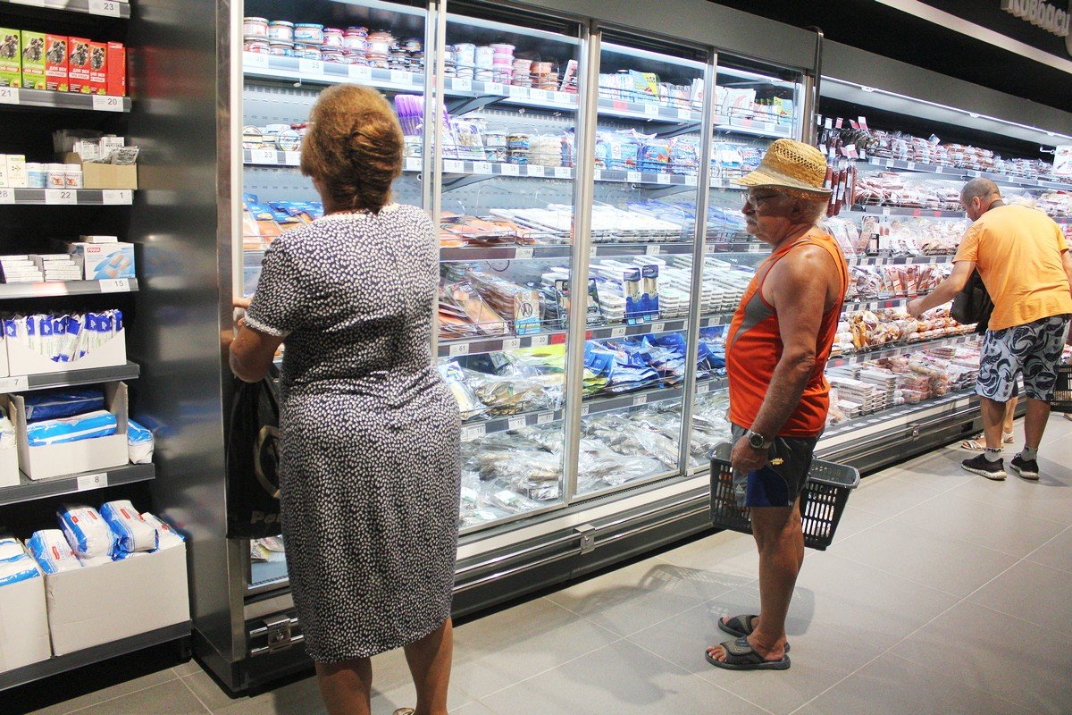 В супермаркете установили холодильное и морозильное оборудование нового типа
