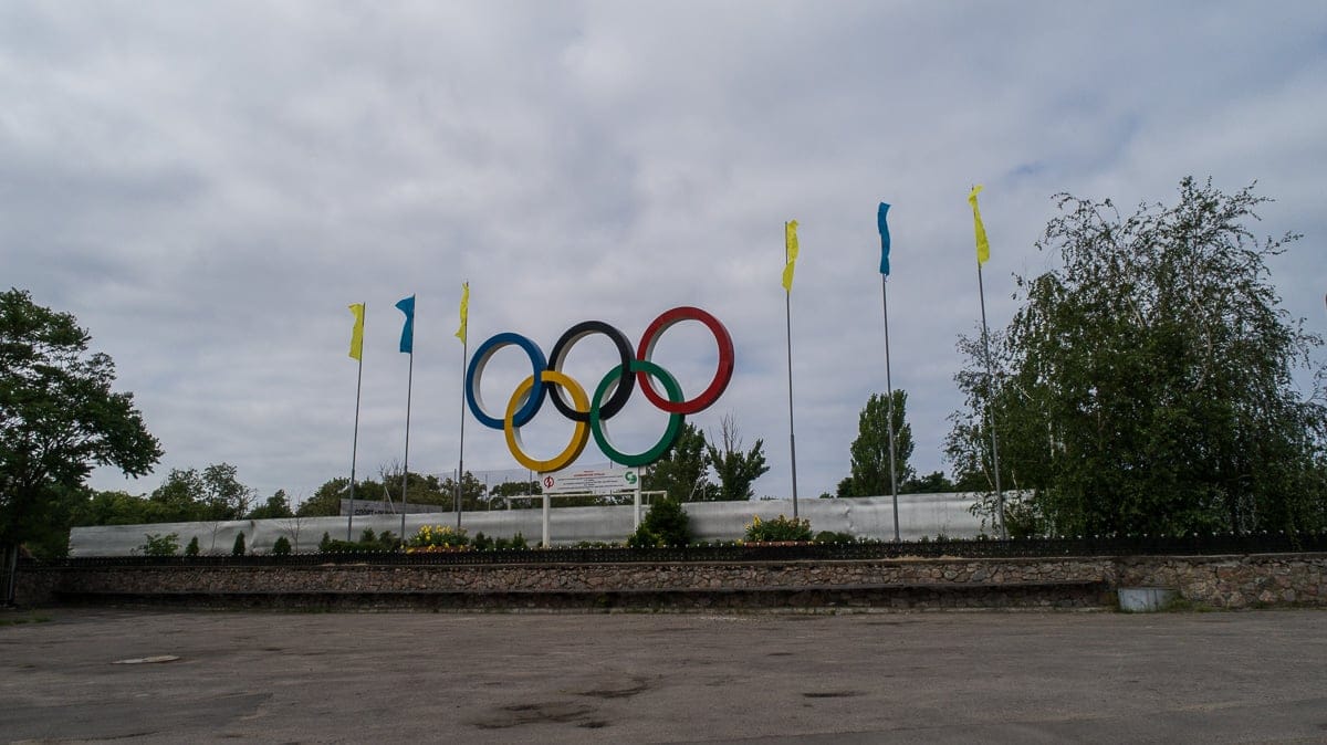 В июле 2014 года в канун Дня металлурга на стадионе торжественно открыли монумент в виде олимпийских колец