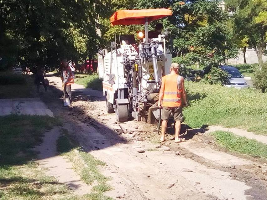 В Никополе взялись за ремонт тротуаров на Виктора Усова