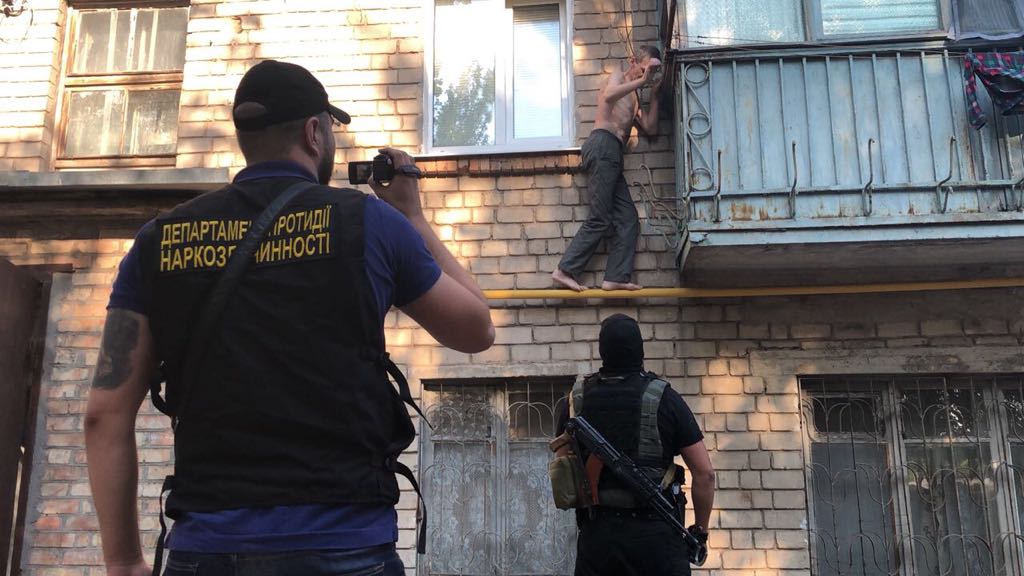 В Никополе полиция провела обыски у членов наркогруппировки "Белое братство"