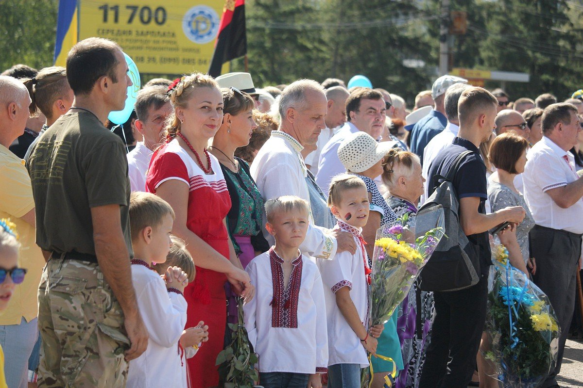 Его провели в 10:00 возле памятника Защитнику Украины
