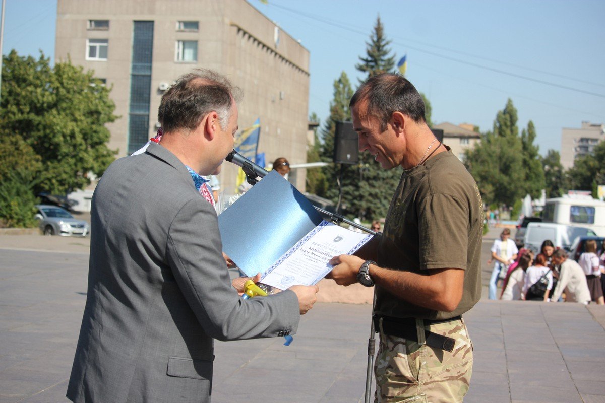 Мэр награждает участников боевых действий на Востоке Украины 