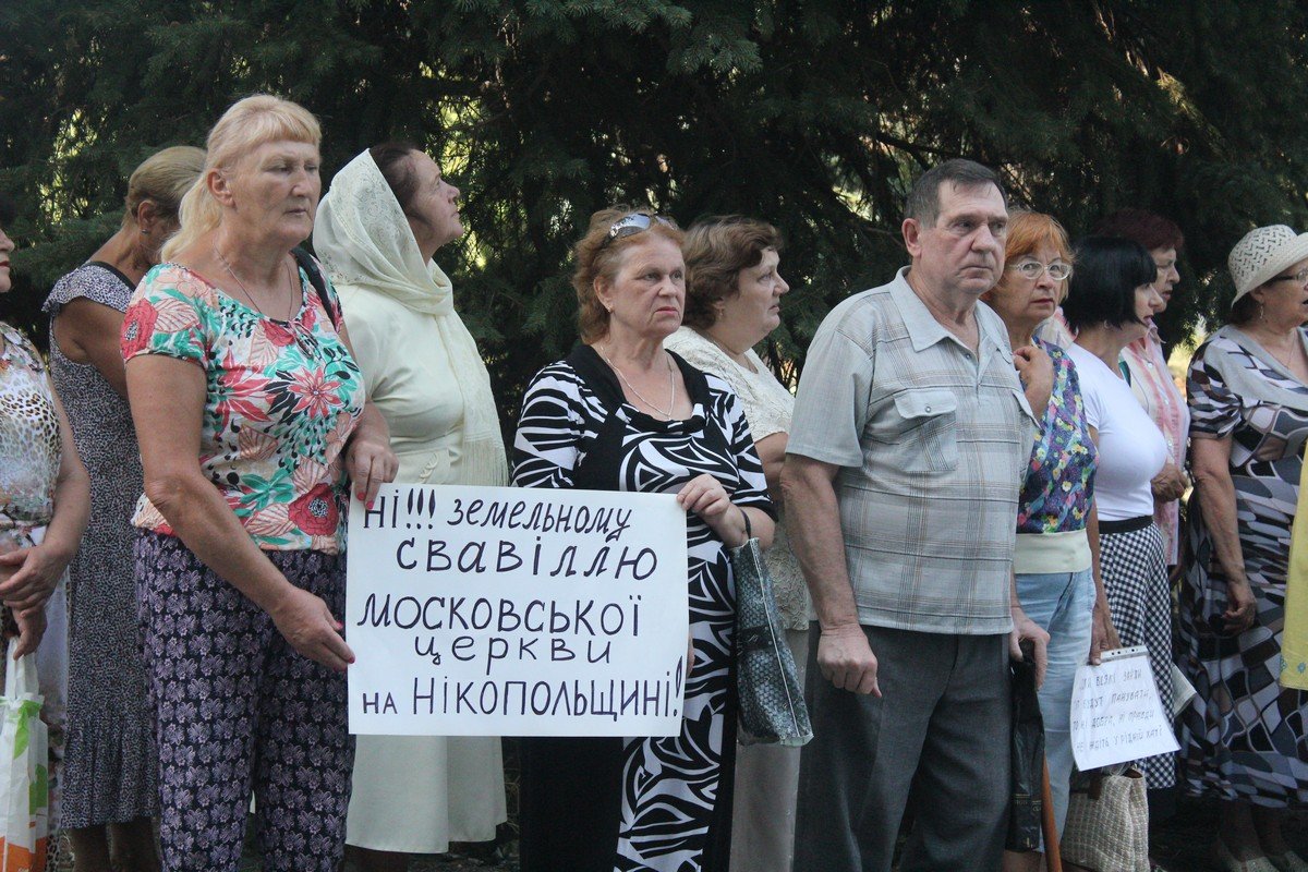 Митингующие выступили против того, чтобы городская земля была отдана под строительство храмов церквям Московского патриархата