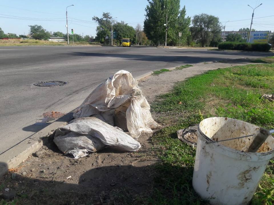 Рыбный день: зловонные отходы обнаружили на Патриотов Украины