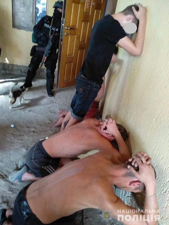 В Никополе полицейские разоблачили криминальную группировку «Белое братство»