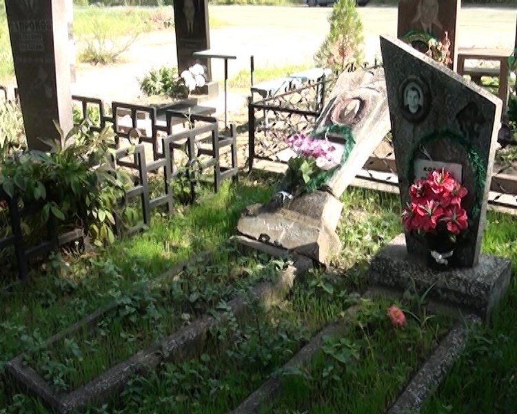 В Никополе зарегистрировали 23 факта надругательства над могилой