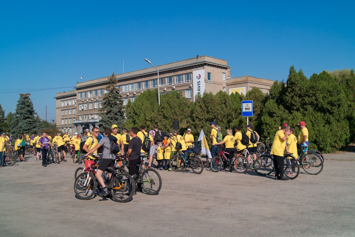 Участники велопробега встретились возле центральной проходной бывшего ЮТЗ