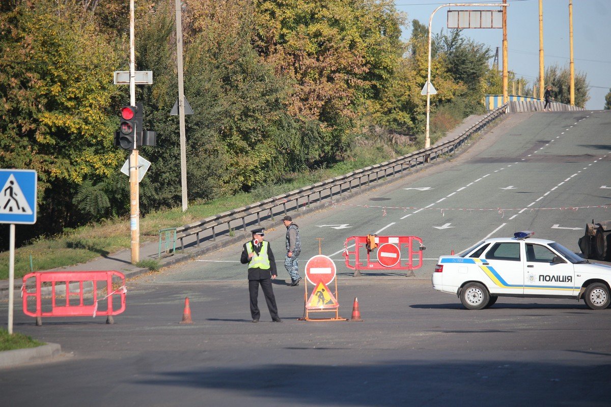 Движение транспорта на путепроводе будет закрыто с обеих сторон до 4:00 16 октября