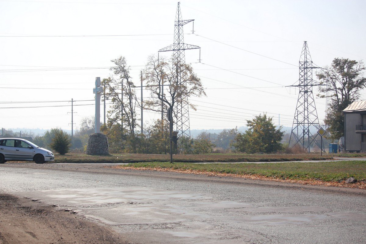 Ремонт дороги проводят недалеко от кольцевой развязки Никополь-Запорожье-Днепр