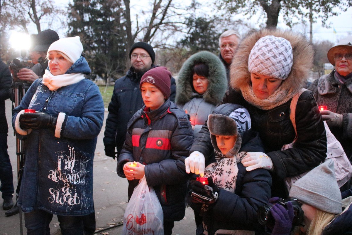 К всеукраинской акции присоединились дети вместе с родителями 