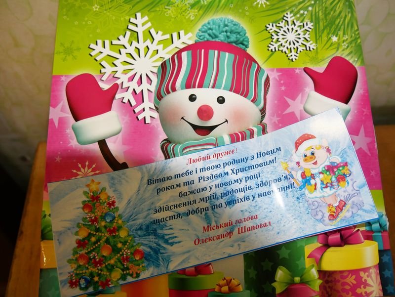 Около 500 новогодних подарков получили дети Покрова 