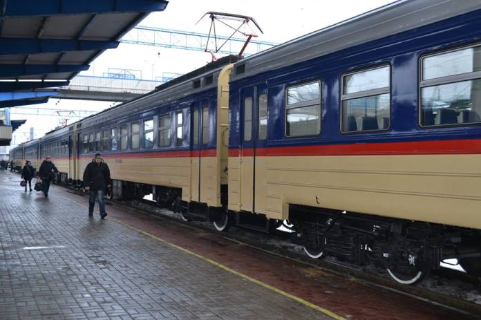 В Никопольском моторвагонном депо капитально отремонтировали электричку