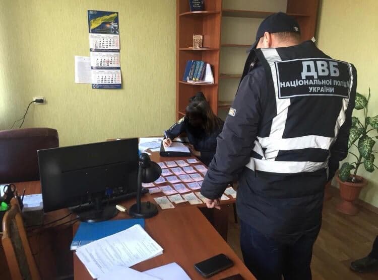 В Марганце задержали мужчину, который пытался подкупить полицейского за 8 000 гривен 