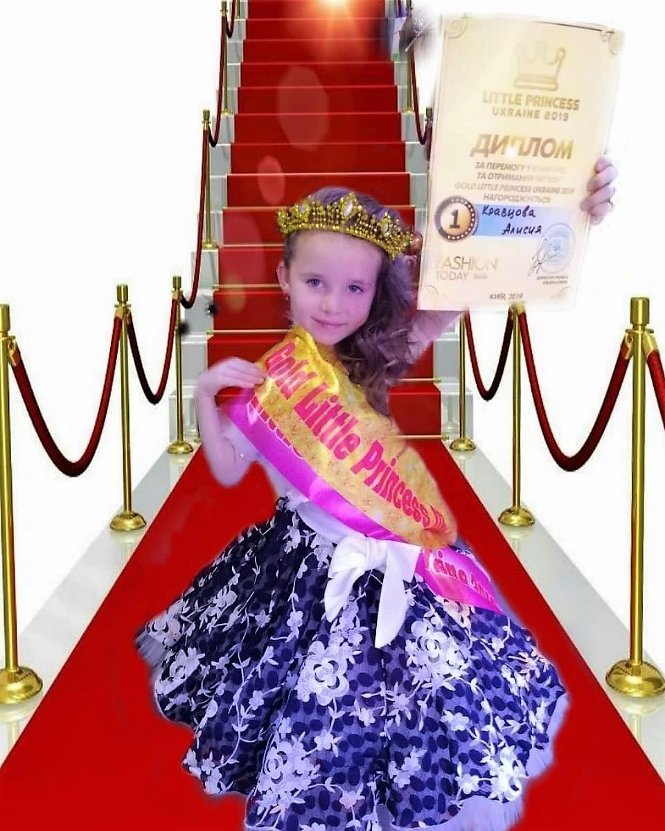 Маленькая жительница Покрова получила корону и титул на конкурсе мини-принцесс 
