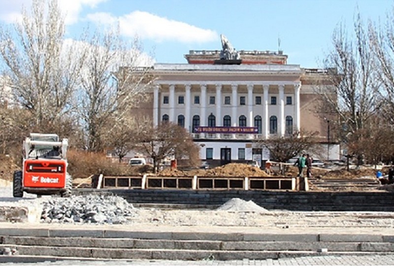 Как проходит реконструкция центральной площади в Марганце