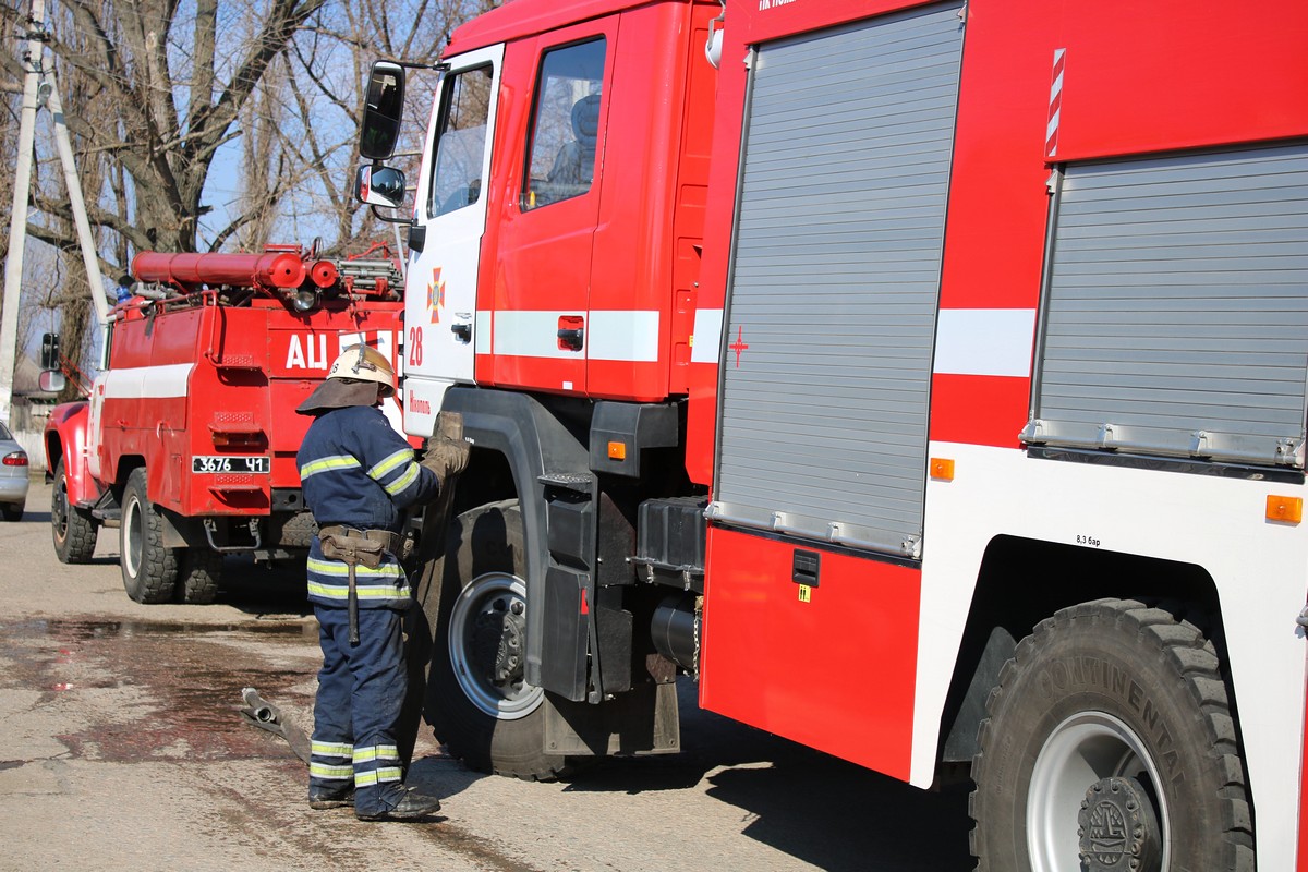 Огонь тушили две пожарные машины 