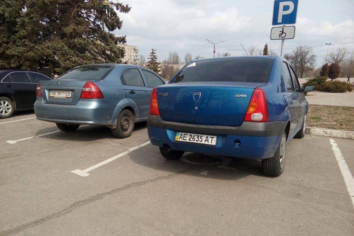 За незаконное использование парковки предусмотрен штраф в размере 1020 — 1700 гривен