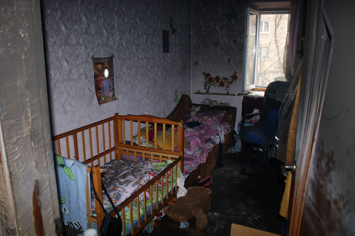 В этой комнате от дыма и огня пряталась 10-летняя девочка