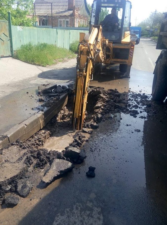 В Никополе слабый напор воды из-за аварии на водопроводе по улице Довгалевская
