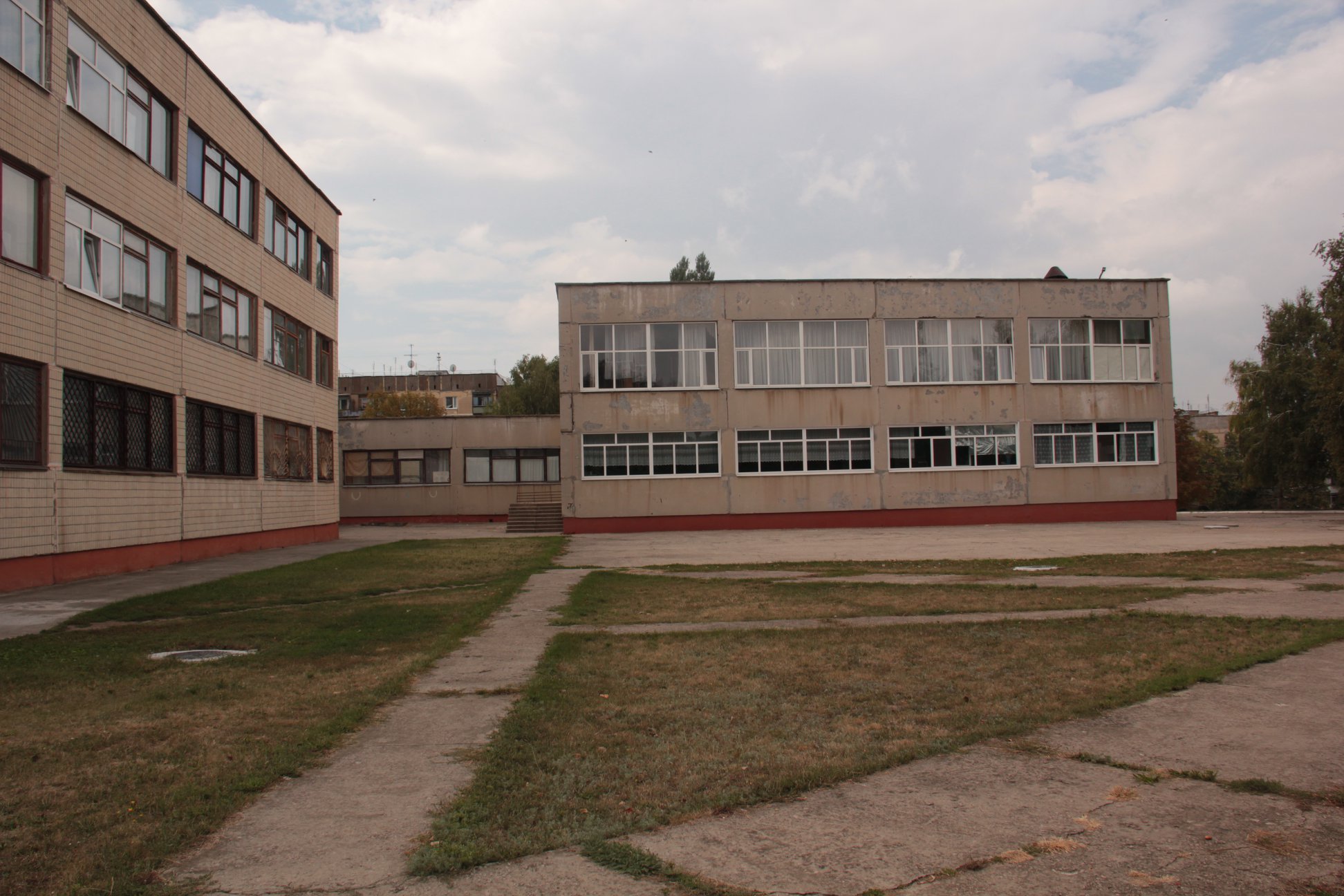 Школа № 9 в Марганце была построена в 1986 году