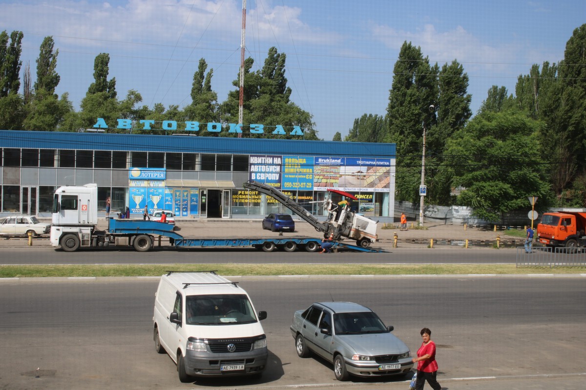 В Никополе закрыли въезд на стоянку возле автовокзала