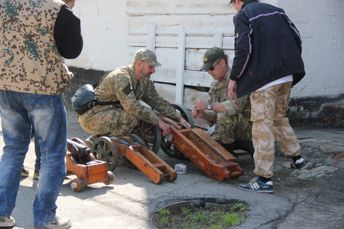 Почему выстрелы прозвучали во время гимна Украины и без предупреждения - вопрос, на который будем искать ответ