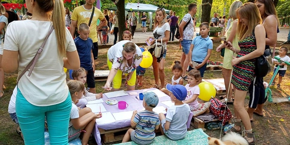 В Марганце благотворительная ярмарка собрала 22 тысячи гривен на лечение ребенка 