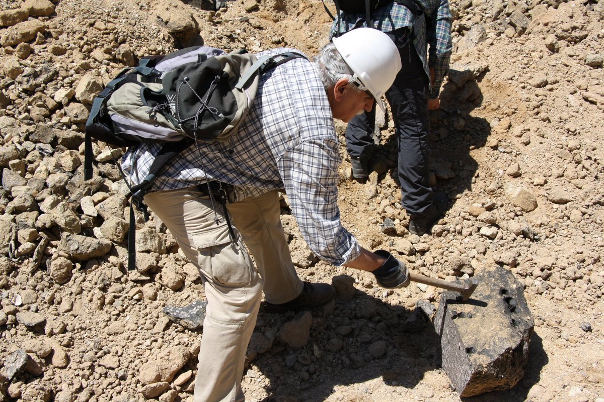 Студенты ознакомились ознакомиться с горными породами, которые встречаются в процессе вскрытия рудного пласта