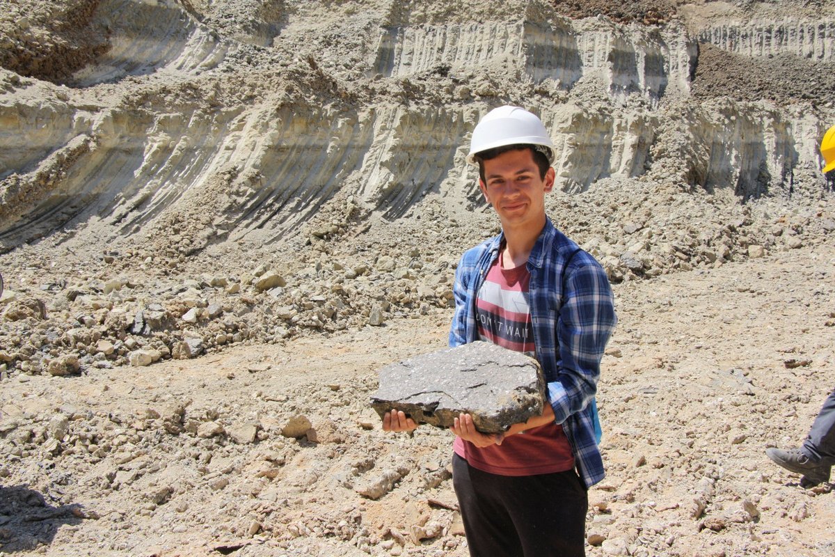 Практические экскурсии помогают студентам изучить историю, геологию, технологию добычи марганцевой руды в условиях открытых горных разработок