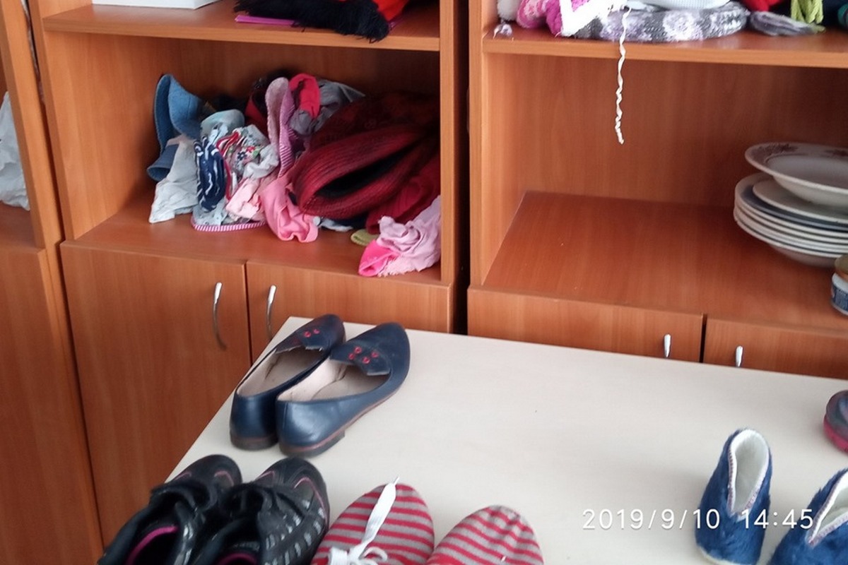 Одежда, обувь, посуда, постельное белье - все, что может пригодиться в хозяйстве