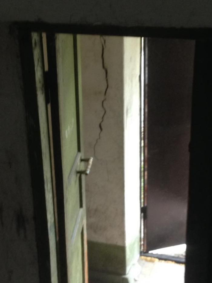 В Марганце разрушается жилой дом после ремонта 