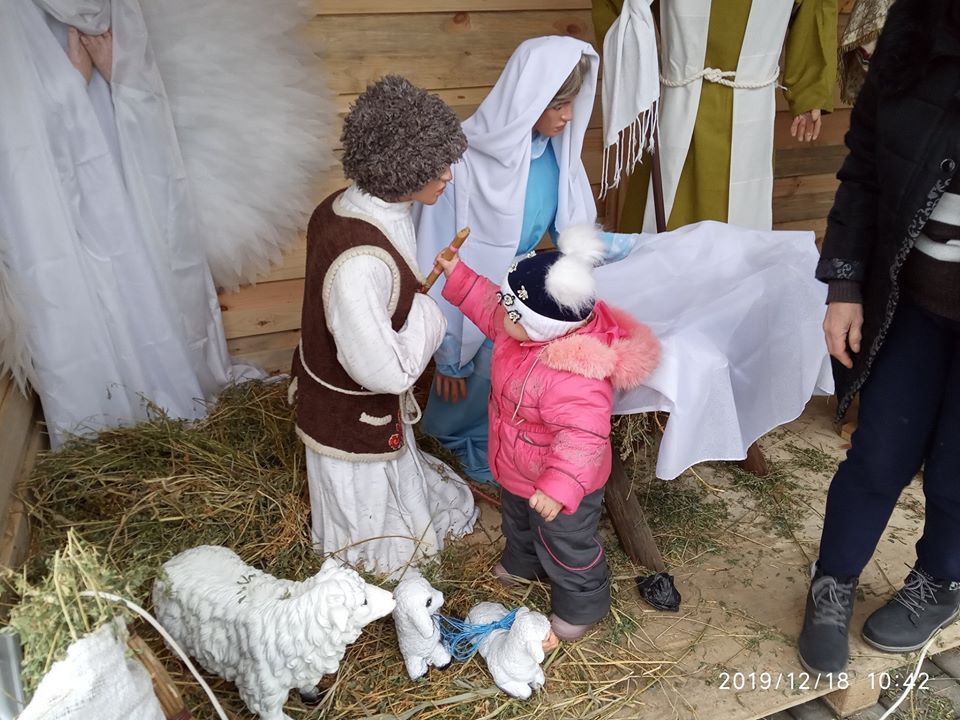 В Никополе установили Рождественский вертеп с библейскими персонажами