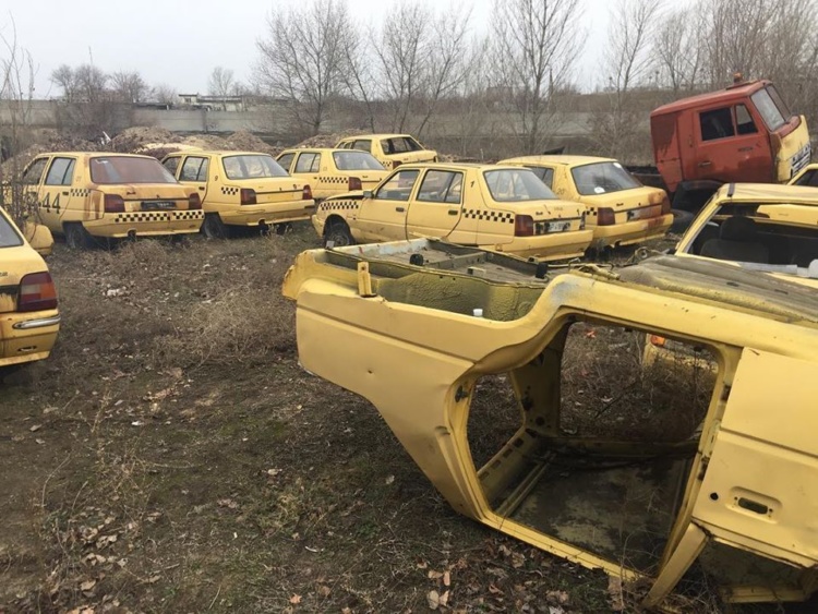 Брошенные авто: в Энергодаре нашли около 20 желтых ЗАЗ-1103 
