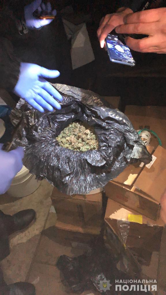 У жителя Никополя полиция изъяла около 7 килограммов марихуаны 