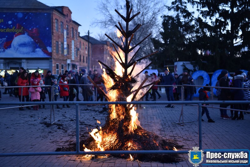 На Европейской площади закрыли Новогоднюю елку