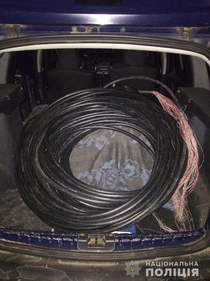 В Никополе 27-летний мужчина похитил около ста метров телефонного кабеля