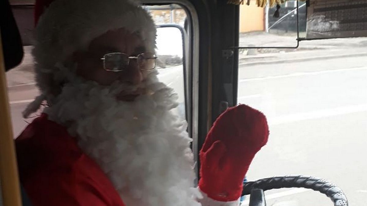 Санта з автобусу у Нікополі дарує свято