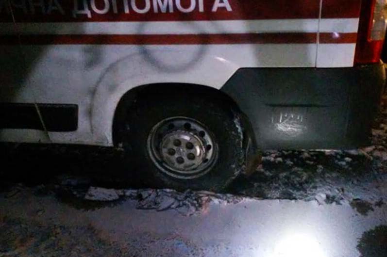 Возле Апостолово спасатели эвакуировали автомобиль скорой медицинской помощи