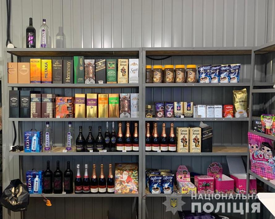 В Никополе полиция проверила 9 магазинов и изъяла 138 литров "левого" алкоголя 