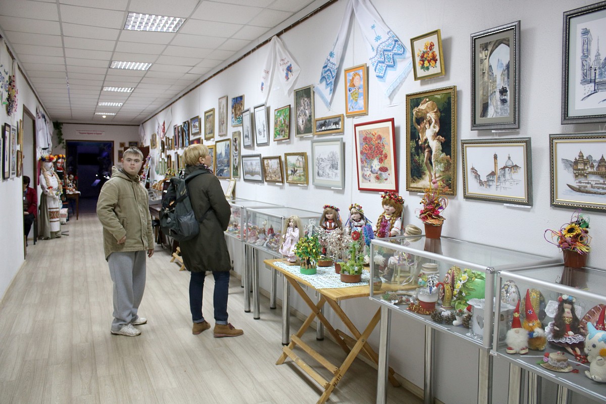 В Никополе открылась ежегодная выставка женского творчества