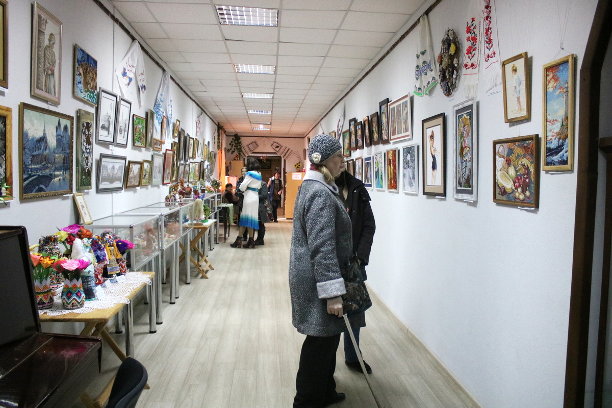 В Никополе открылась ежегодная выставка женского творчества