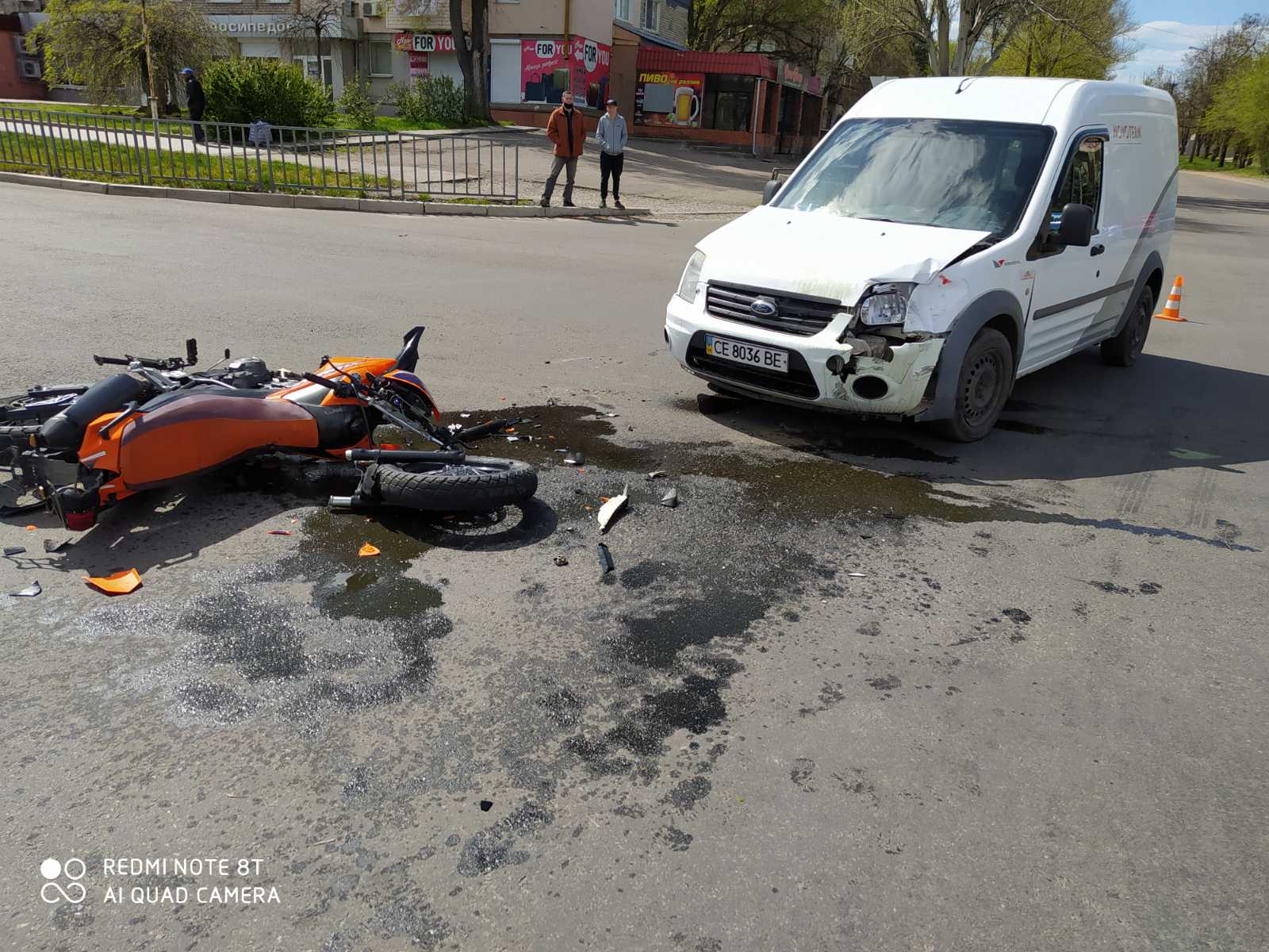 В Никополе на пересечении двух улиц столкнулись Ford и мотоцикл 