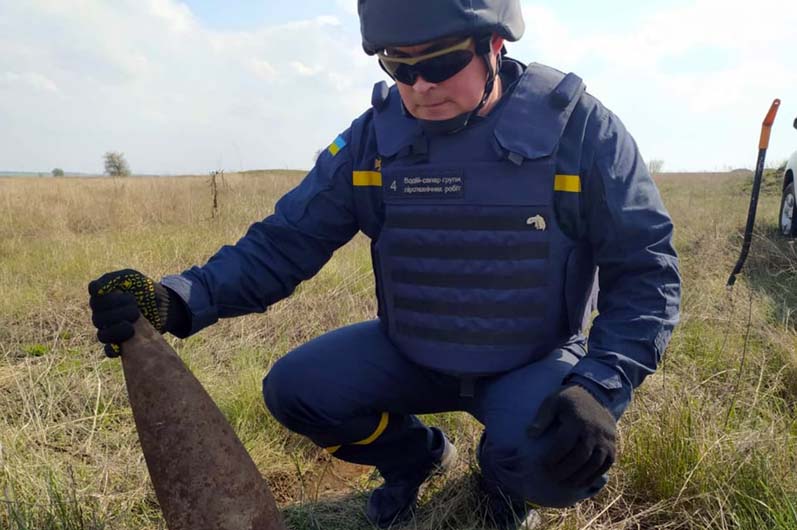 В Томаковском районе пиротехники ГСЧС обезвредили устаревший боеприпас
